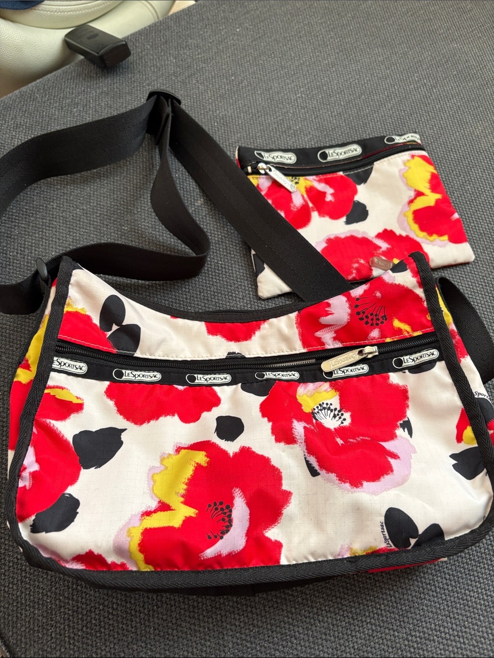 Preowned Le Sportsac purse and cosmetic bag - Picture 2 of 3